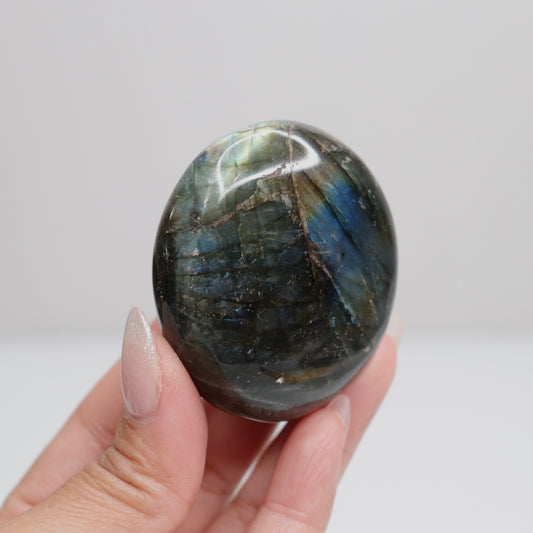 Labradorite Palm Stone 75