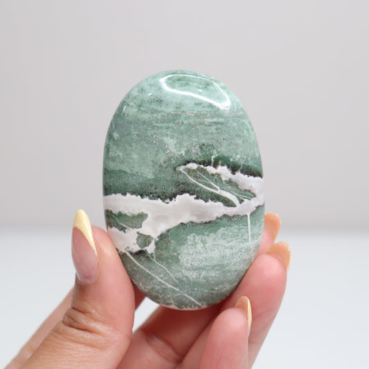 Green Sardonyx Palm Stone 13
