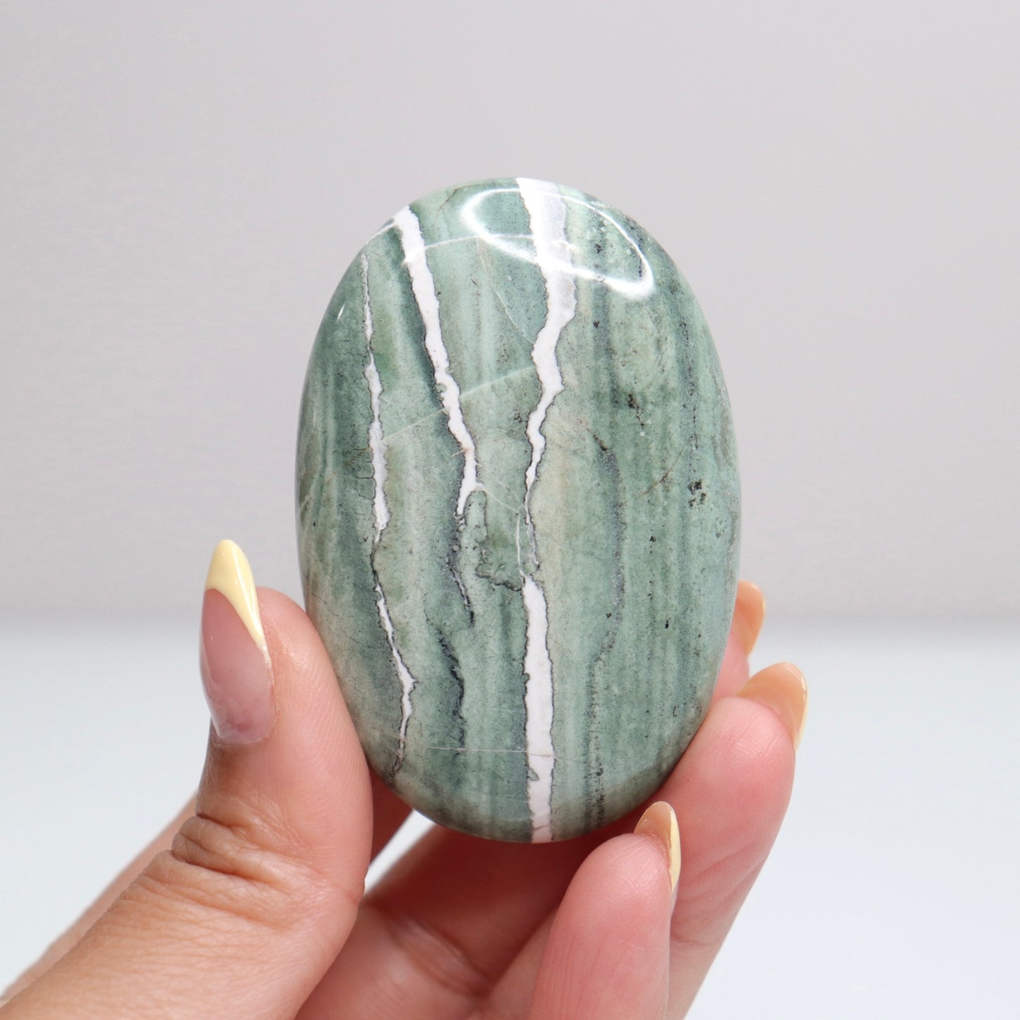 Green Sardonyx Palm Stone 15