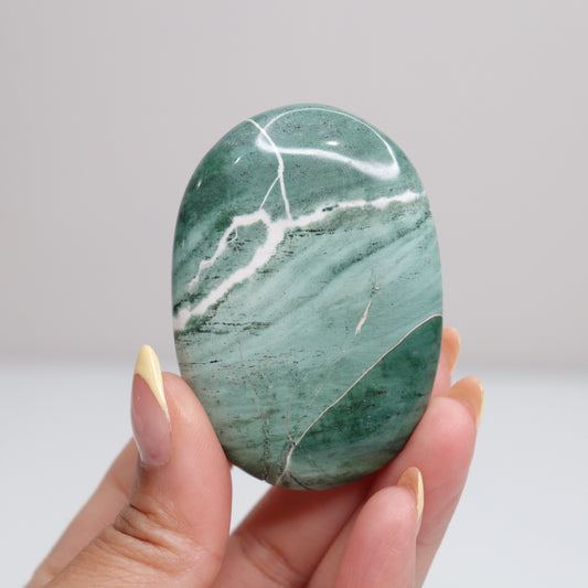 Green Sardonyx Palm Stone 16