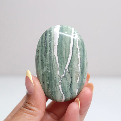 Green Sardonyx Palm Stone 15