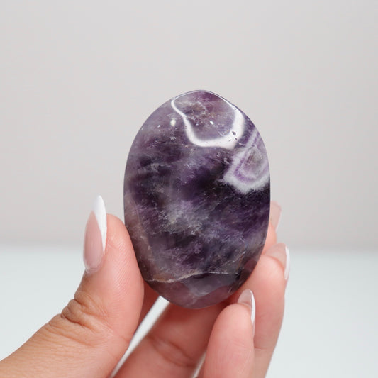 Dream Amethyst Palm Stone K