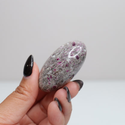 Ruby Albite Palm Stone 50