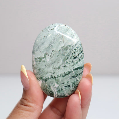 Green Sardonyx Palm Stone 4