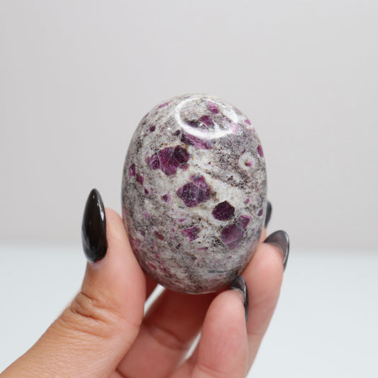 Ruby Albite Palm Stone 50
