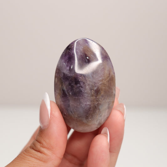 Dream Amethyst Palm Stone G