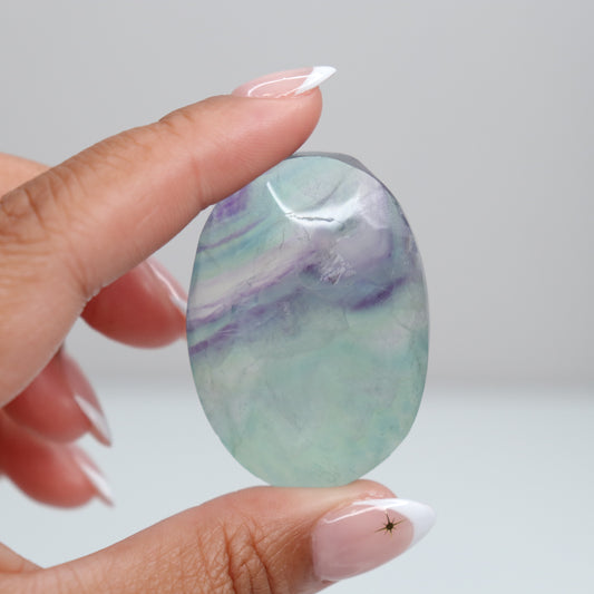 Fluorite Diamond Palm Stone 17*